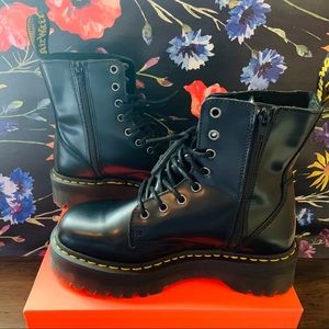 Dr. Martens Jadon 8-Eye Boot